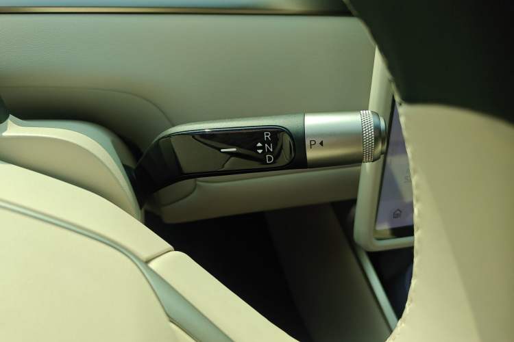 Used ONVO Luxeed L90 2025 Model—Max Six-Seater Version