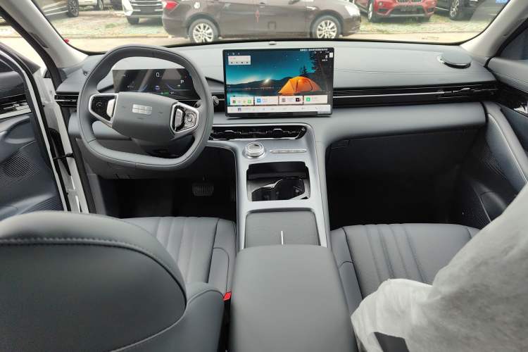 Used  E5 2024 Model 530km Business Edition