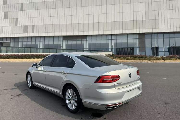 Used Volkswagen Magotan 2019 330TSI DSG Leading Edition China V Standard
