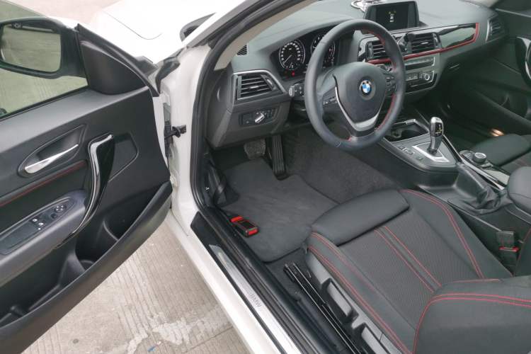 Used BMW 2 Series 2018 220i Sport Design Package
