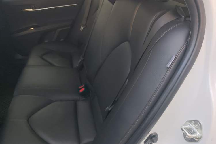 Used Toyota Camry 2021 2.0G Luxury Edition
