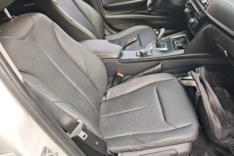 Used BMW 3 Series 2016 320Li Ambition Model
