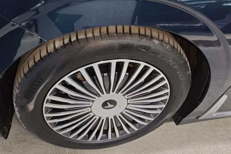 Used VOYAH Dream 2025 PHEV Four-Wheel-Drive Flagship Kunpeng Edition
