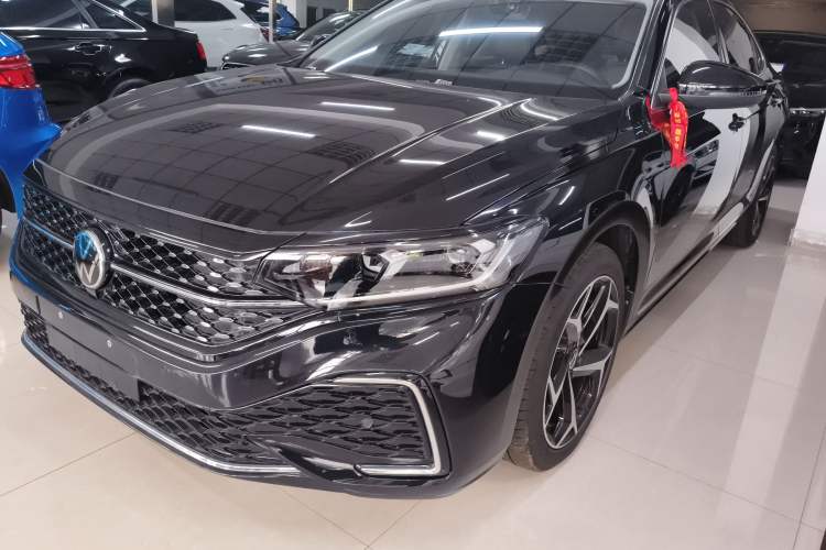 Used Volkswagen Passat 2023 330TSI Starry Elite Edition
