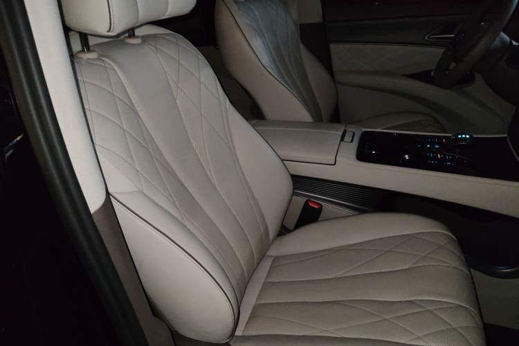 Used Denza D9 2022 DM-i 970 Four-Wheel Drive Prestige Model