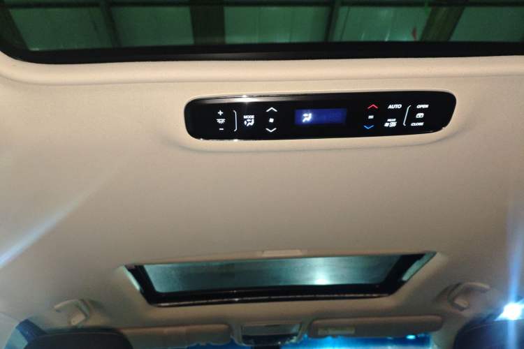 Used Honda Elysion 2019 2.0L Hybrid Luxury Edition
