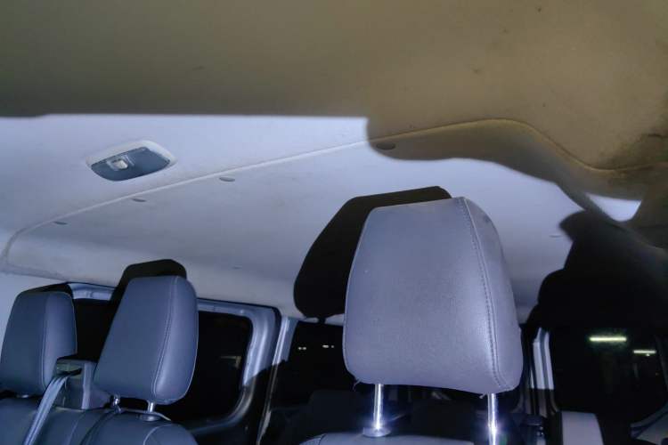 Used Ford Transit 2017 2.0T Diesel Multi-Purpose Commercial Vehicle Short Wheelbase Low Roof China V Standard