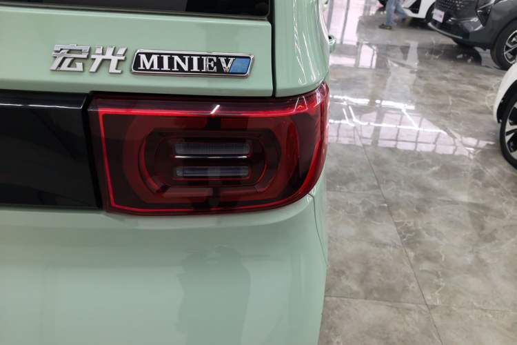 Used Wuling Hongguang MINIEV 2022 Macaron Premium Model – Lithium Ternary Battery
