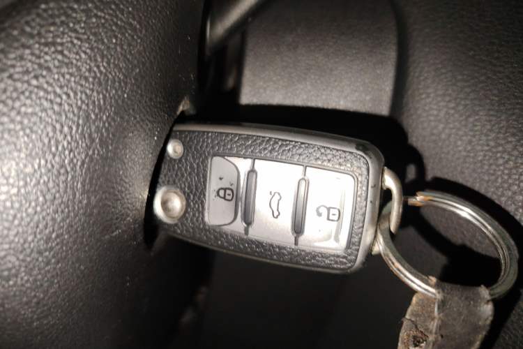 Used Volkswagen Sagitar 2015 1.6L Automatic Fashion Model
