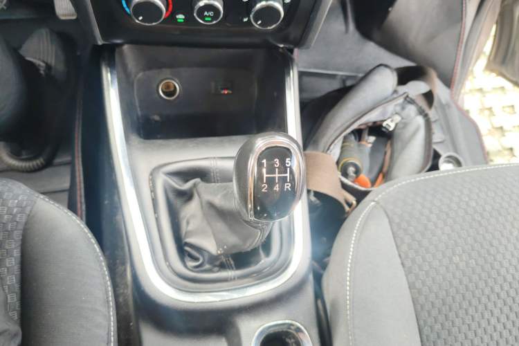 Used Jinbei Gold Hiace 2021 2.0L Passenger Van Engineering Lion Central Air Conditioning Version 9 Seats
