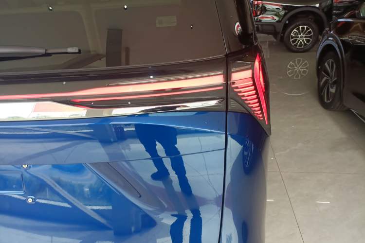 Used Buick GL8 New Energy 2024 Lu Zun Luxury Edition 7-Seater
