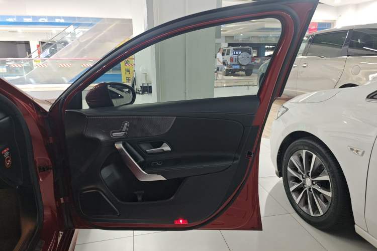 Used Mercedes-Benz A-Class 2020 Restyled A 200 L Sport Sedan Fashion Version
