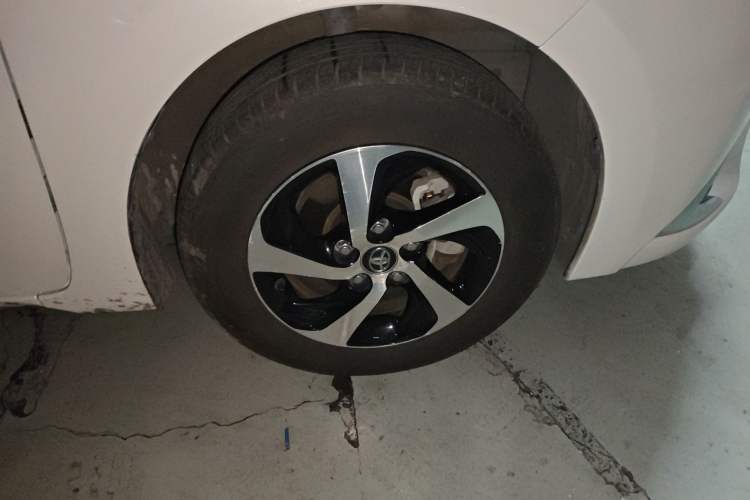 Used Toyota Levin 2017 Revised Dual-Engine 1.8H GS E-CVT Elite Sunroof Version China V Standard
