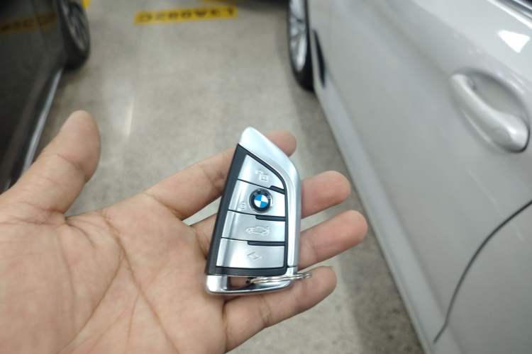 Used BMW 5 Series 2019 Facelifted 530Li Leading Edition Luxury Package
