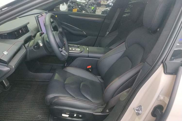 Used Xiaomi Auto SU7 2024 Four-Wheel Drive Ultra-Long Range Advanced Intelligent Driving Max Edition