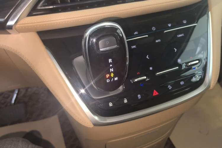 Used Buick GL8 2020 ES Land Cruiser 653T Luxury Model
