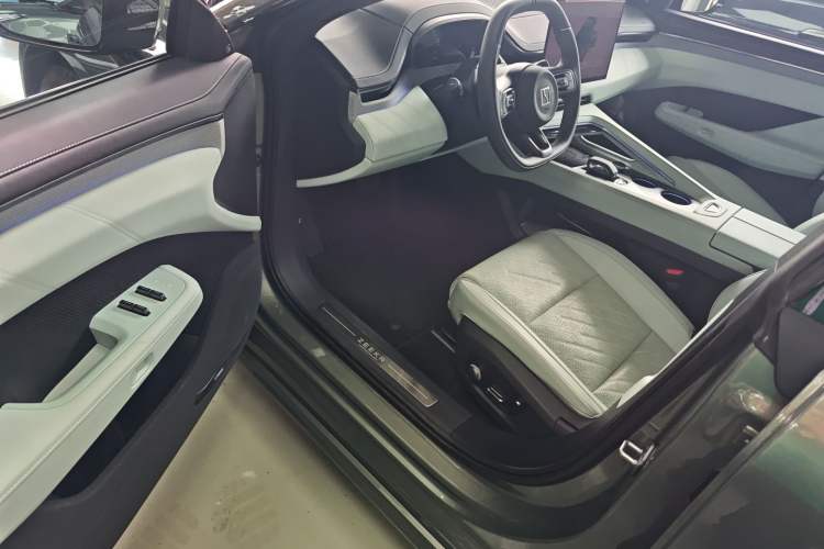 Used Zeekr 001 2025 WE Edition 100 kWh Rear-Wheel Drive
