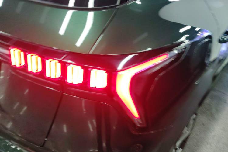 Used Lynk & Co 06 EM-P 2023 1.5T Remix PHEV Hero
