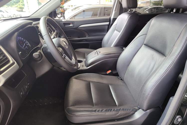 Used Toyota Highlander 2018 2.0T Four-Wheel Drive Luxury Edition 7 Seats China V Emission Standard
