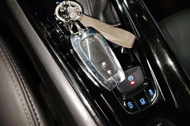 Used Toyota IZOA 2018 2.0L Yichi Edition China V Standard
