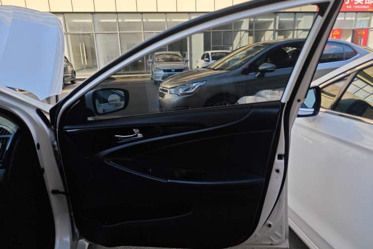 Used Hyundai Sonata 2014 2.0L Automatic Luxury Edition