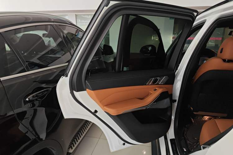 Used BMW X5 2019 xDrive40i M Sport U.S. specification
