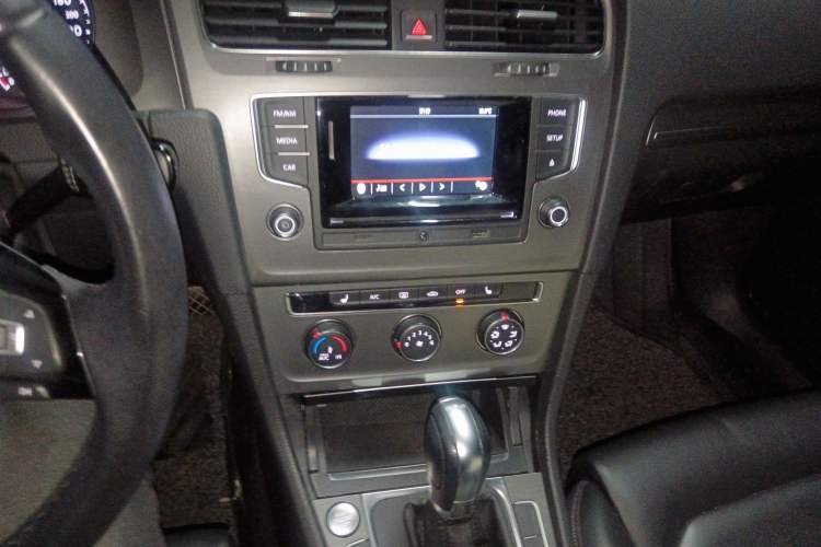 Used Volkswagen Golf 2016 230TSI Automatic Luxury Version
