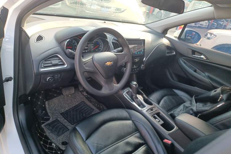 Used Chevrolet Cruze 2018 320 Automatic Pioneer Sunroof Edition
