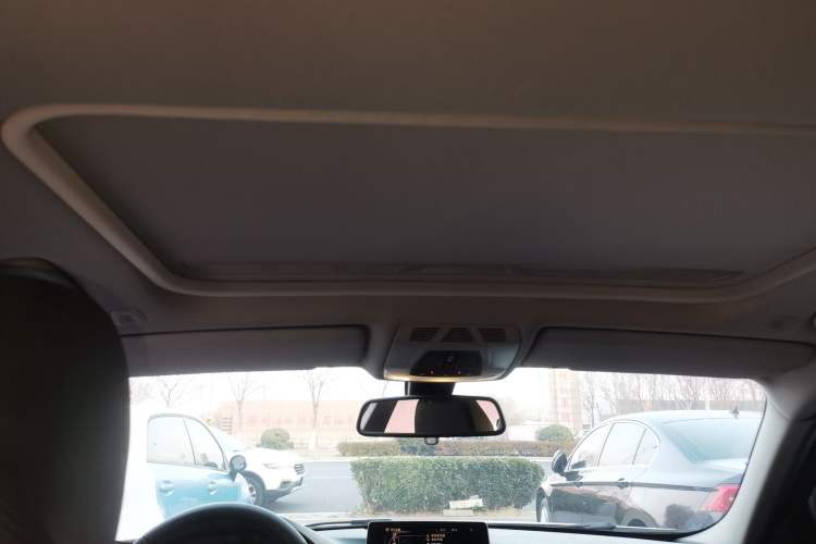 Used BMW 3 Series 2016 320Li Ambition Model
