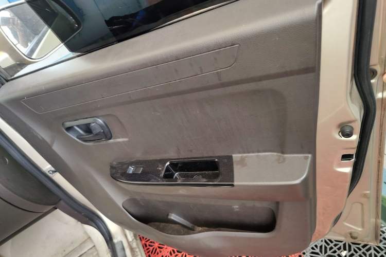 Used Wuling Rongguang V 2016 1.2L Standard Version
