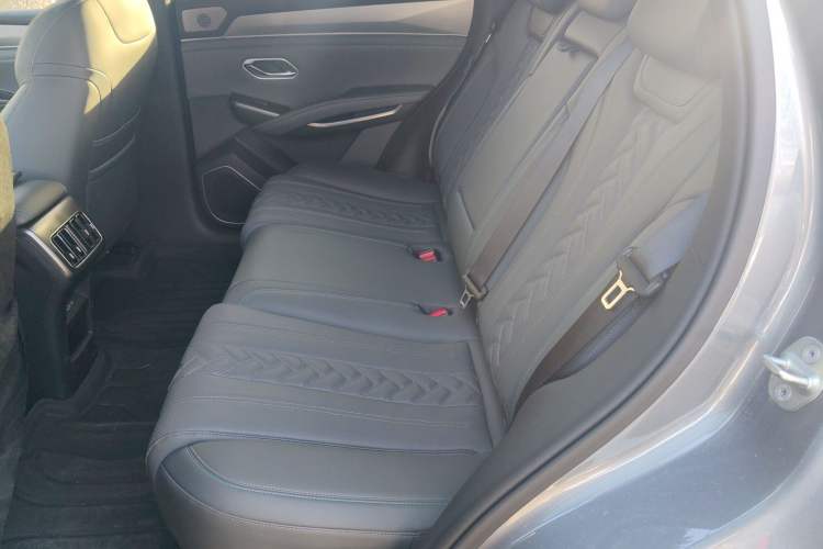 Used BYD Song L DM-i 2025 Intelligent Driving Version 112 km Beyond-Range Type
