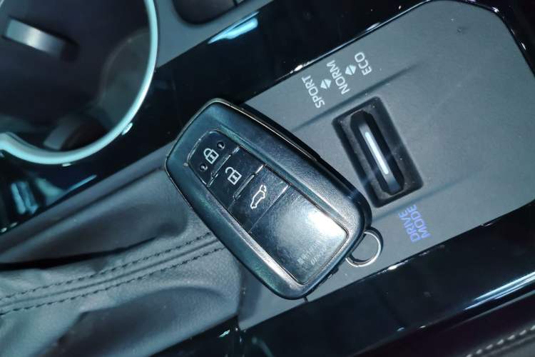 Used Toyota Highlander 2022 Dual-Engine 2.5L Four-Wheel Drive Prestige Version 7 Seats