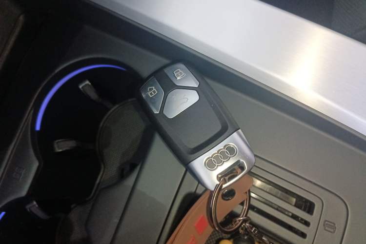 Used Audi A4L 2022 40 TFSI Luxury Dynamic Model
