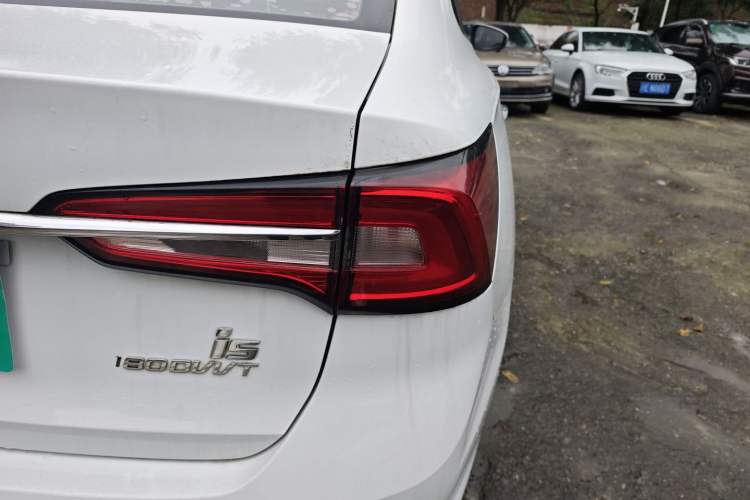 Used Roewe i5 2020 1.5L Automatic 4G Connect Luxury Flagship Edition
