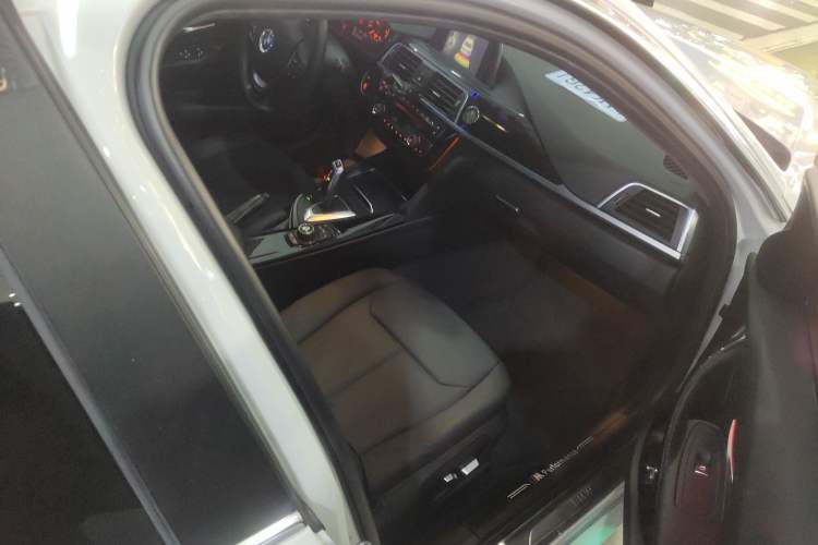 Used BMW 3 Series 2016 320Li Ambition Model
