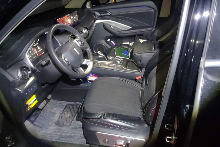 Used Wey VV6 2021 2.0T Two-Wheel Drive Smart Protection+