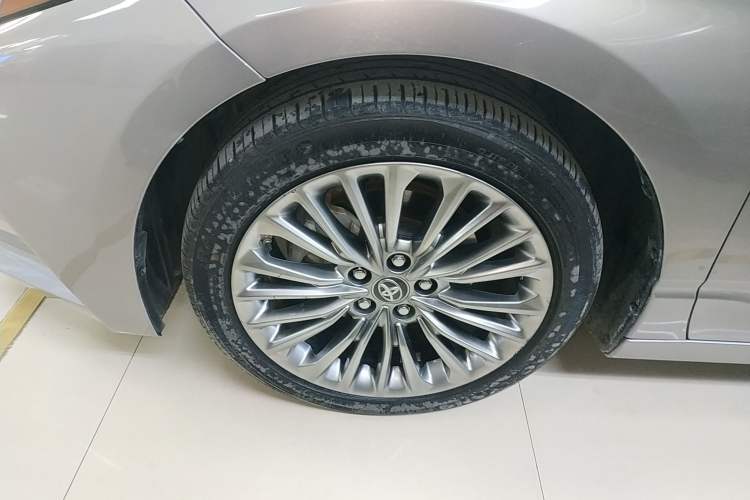 Used Toyota Avalon 2019 Dual-Engine 2.5L XLE Prestige Version China VI Standard
