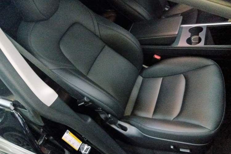 Used Tesla Model Y 2023 Rear-Wheel-Drive Version
