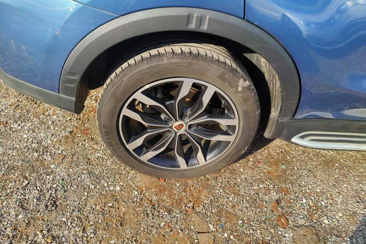 Used Roewe RX5 2016 20T Two-Wheel Drive Automatic Internet Smart Edition
