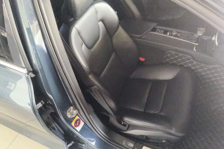 Used Volvo S60 2021 T4 Zhiyi Luxury Edition