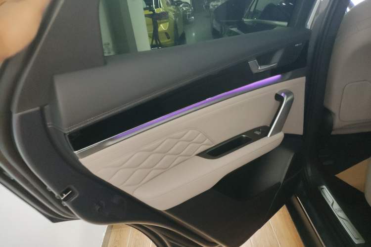 Used BYD Tang New Energy 2024 DM-i Glory Edition 112KM Flagship Model
