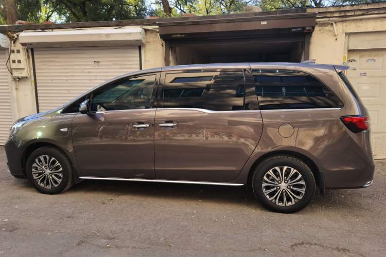 Used Buick GL8 2023 Facelifted Land Cruiser Executive Luxury Version
