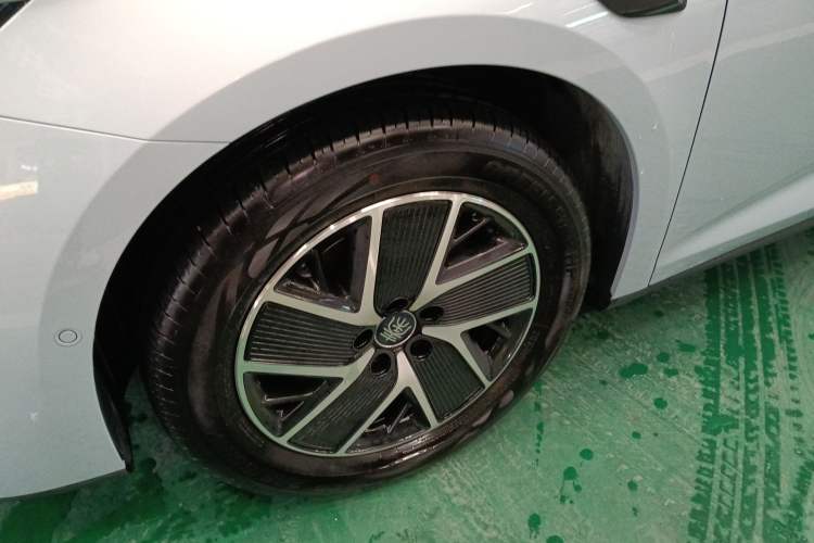 Used BYD Qin L 2025 DM-i Smart Drive 120KM Superior Model
