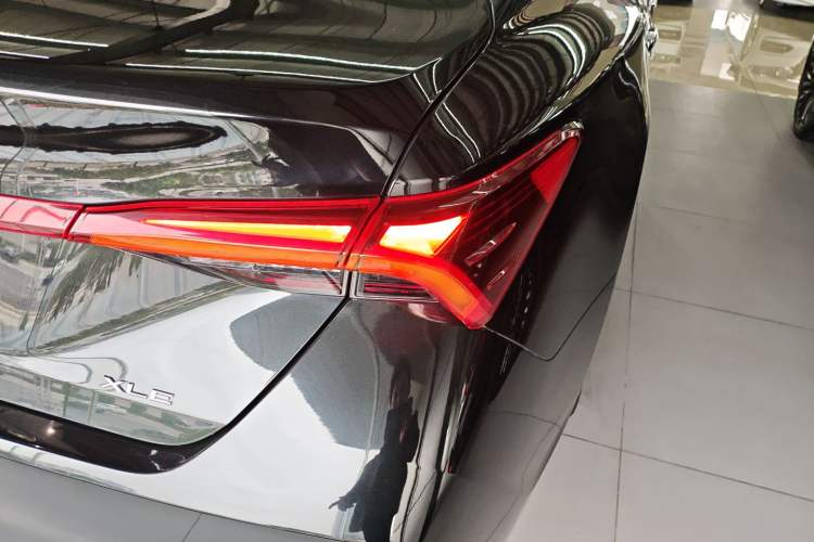 Used Toyota Avalon 2019 2.0L XLE Premium Edition China VI