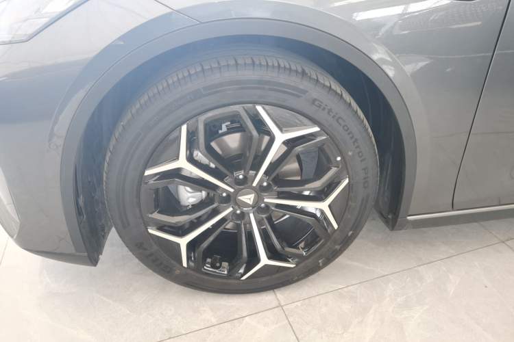 Used  L07 2024 230Max Qiankun Intelligent Driving ADS SE Range-Extended Version
