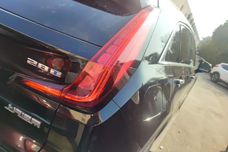 Used Cadillac XT4 2022 28T Two-Wheel-Drive Luxury Version
