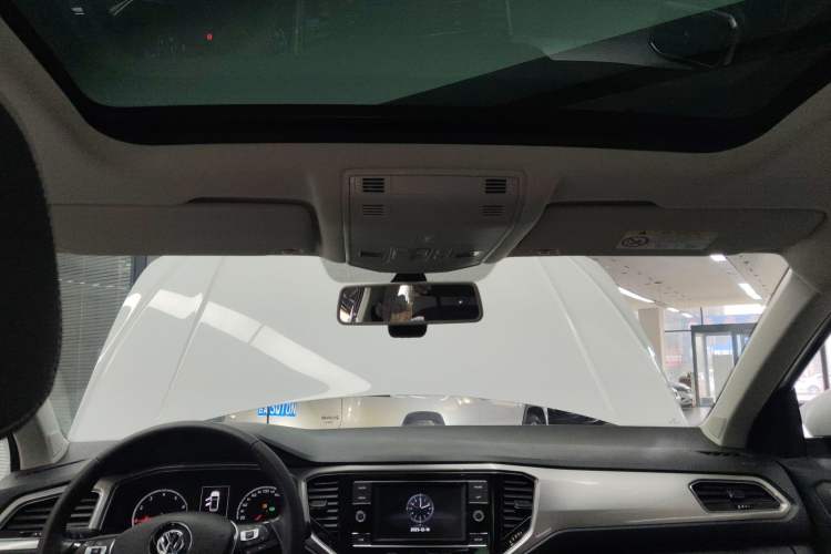 Used Volkswagen T-ROC 2019 230TSI DSG Two-Wheel-Drive Advanced Version China VI Standard
