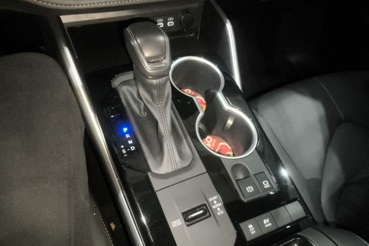 Used Toyota Highlander 2023 2.5L Smart Electric Hybrid Dual-Drive Prestige Version 7 Seats
