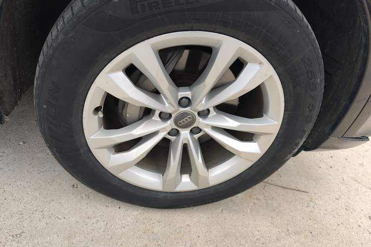 Used Audi Q7 2018 40 TFSI Comfort Model