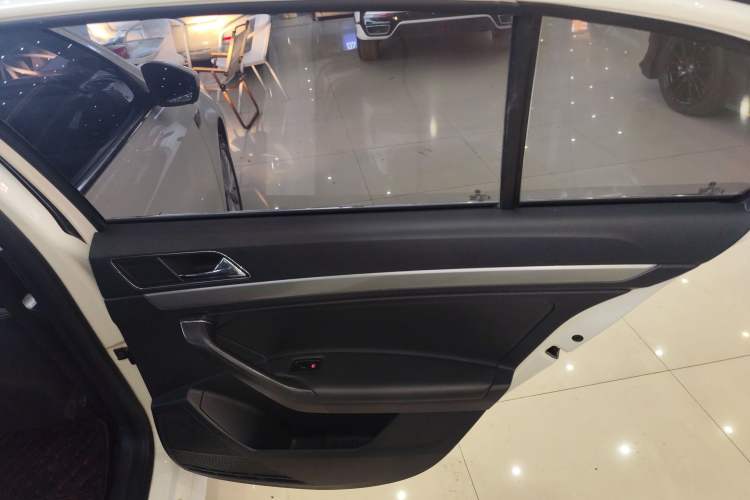 Used Volkswagen Lavida 2017 1.6L Automatic Comfort Edition